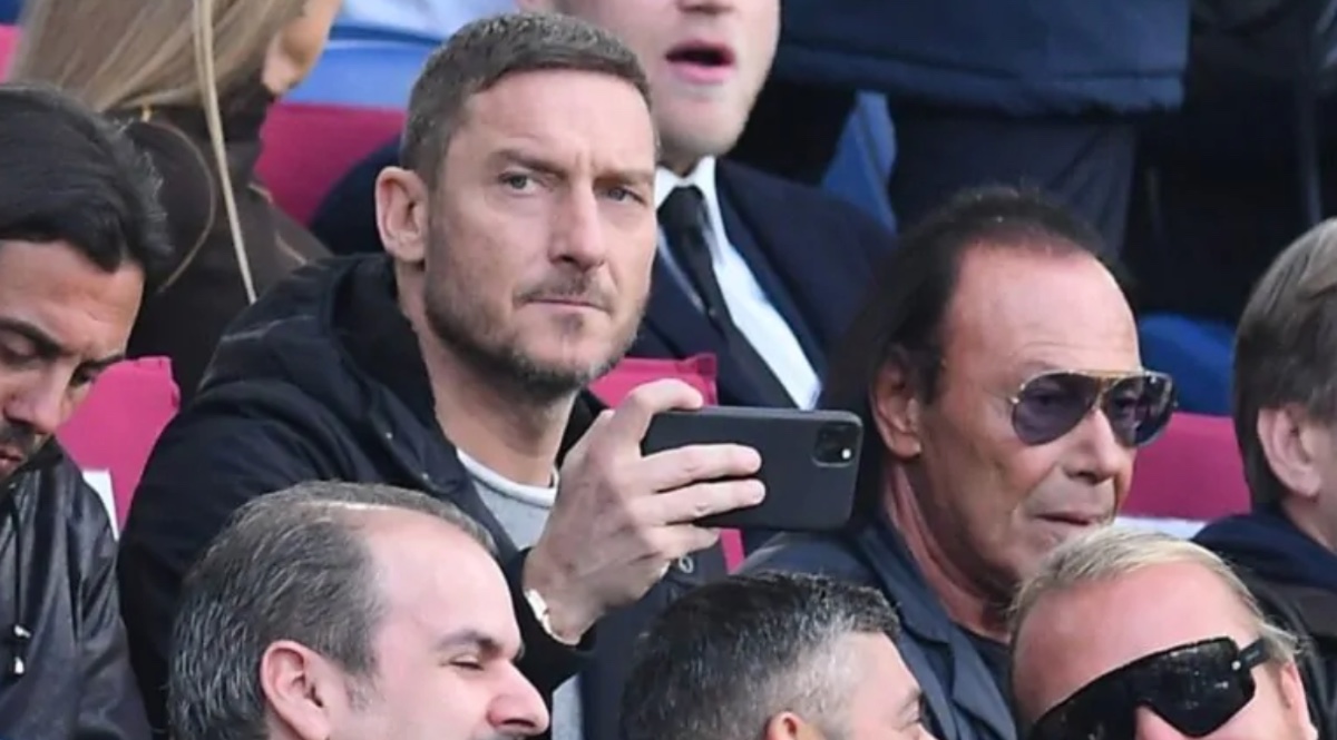 Francesco Totti, la caccia al tesoro di Noemi Bocchi per il compleanno: un regalo inaspettato
