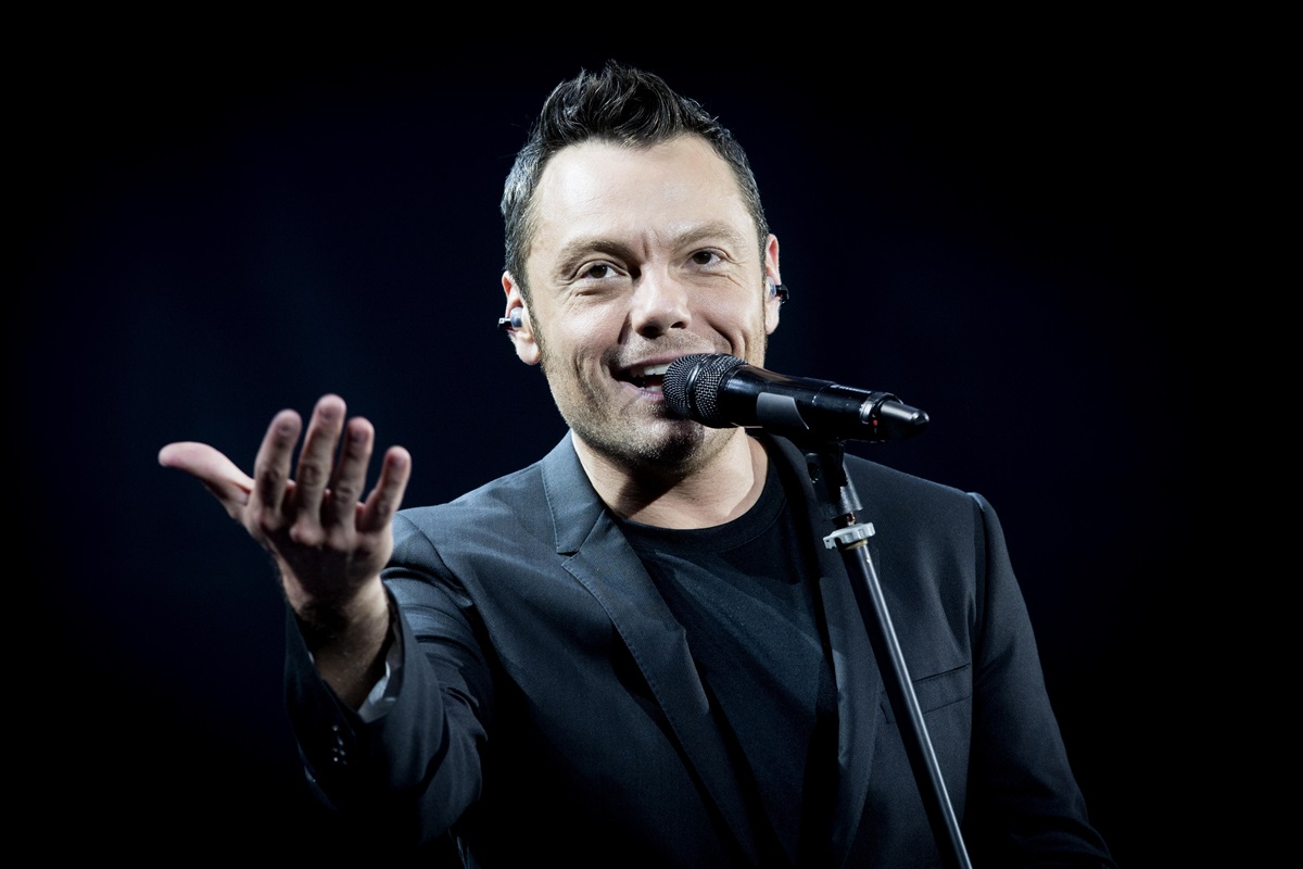 Le passioni (segrete) delle celebrità: dai tour nei supermercati di Tiziano Ferro alla collezione di coltelli di Angelina Jolie