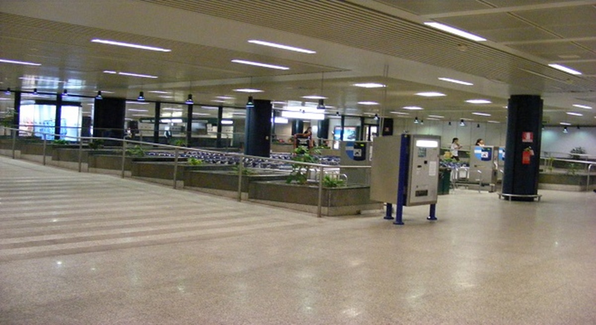 Perché ci sono i pianoforti negli aeroporti? Un tocco musicale per rendere piacevole l'attesa dei viaggiatori in partenza