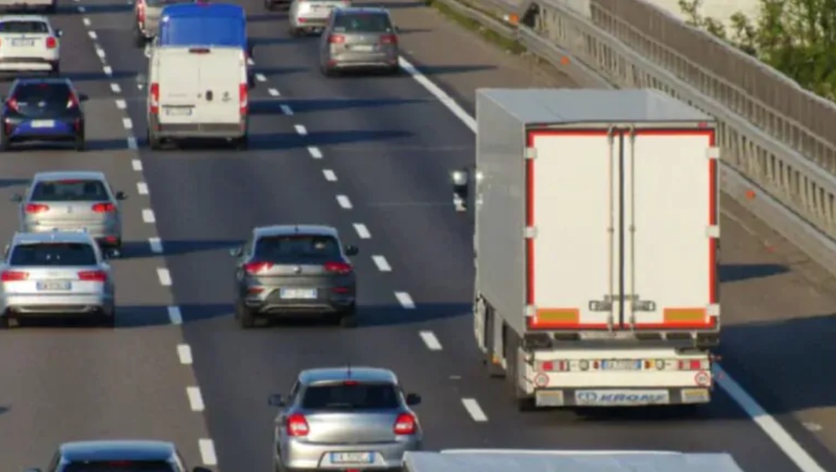 Autostrada, nuovo limite di velocità 2024: innalzato a 150 km/h