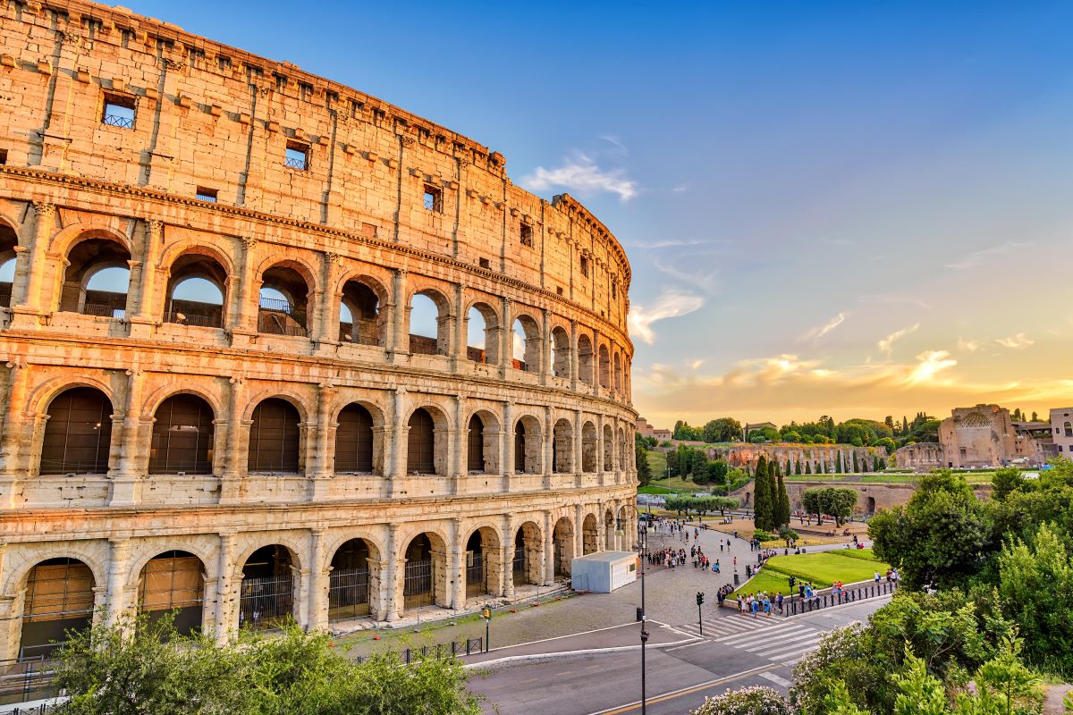 Fontana di Trevi a numero chiuso? L’idea lanciata dall’assessore al Turismo Alessandro Onorato