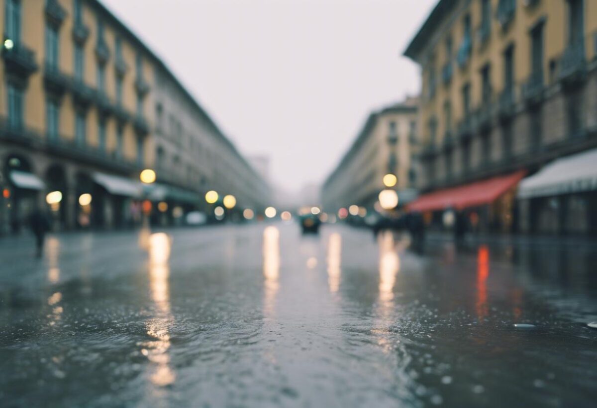 Forte maltempo nel settentrione d'Italia, con una allerta rossa attivata in Lombardia. Nella notte, Milano ha registrato piogge consistenti, facendo innalzare il livello del fiume Lambro oltre i 2 metri.