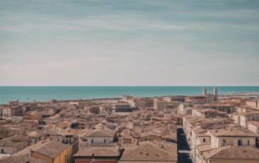 1216x832 14 11 22 00 993857463 364x230