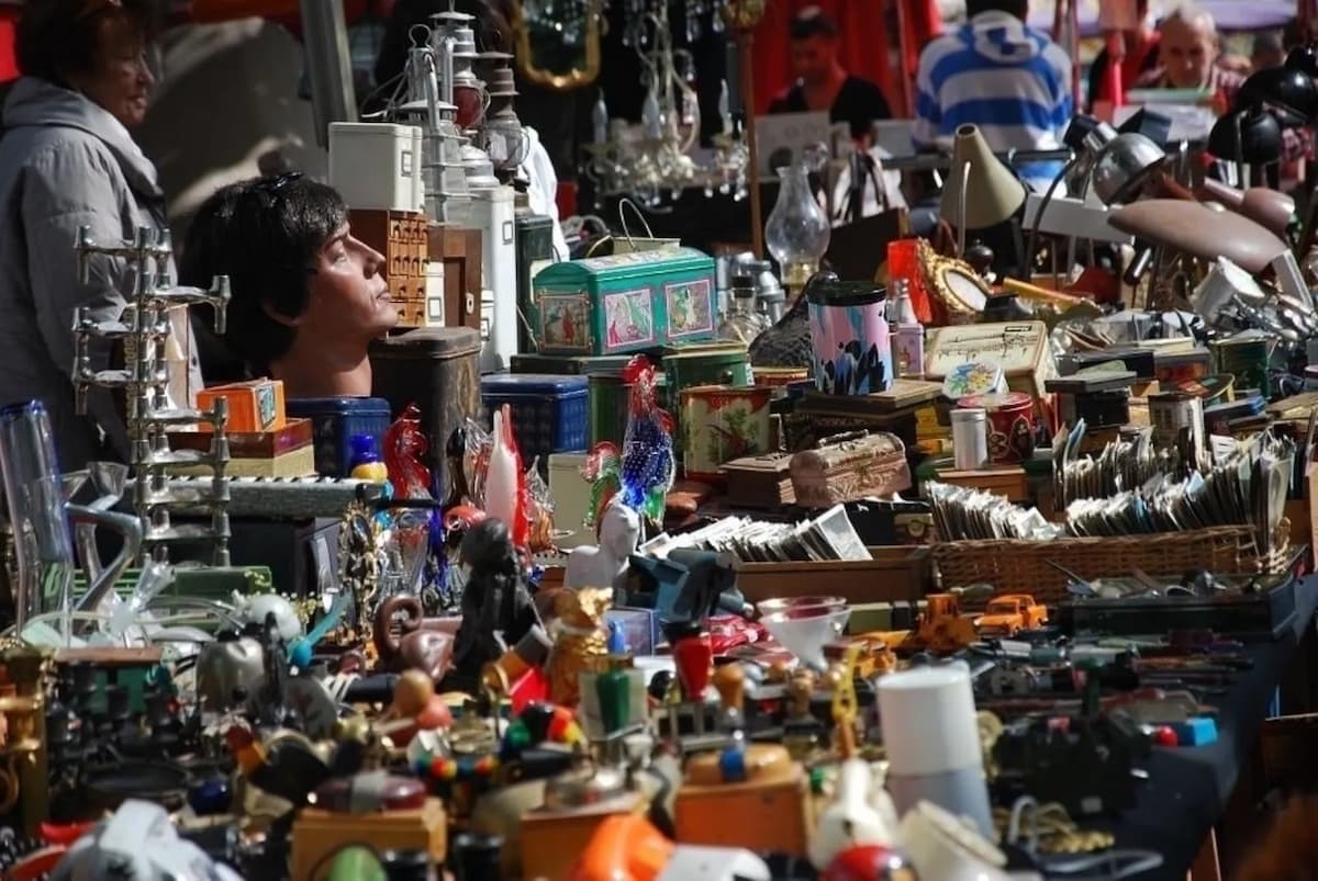 I vantaggi di fare acquisti in un Mercatino dell'usato