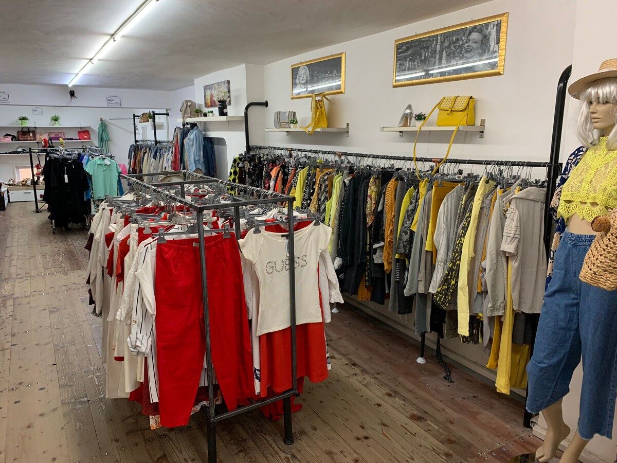 Mercatino abbigliamento usato: un’alternativa valida allo shopping tradizionale