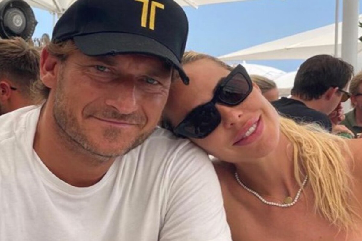 Francesco Totti ha tradito Noemi Bocchi con Marialuisa Jacobelli? L'indiscrezione