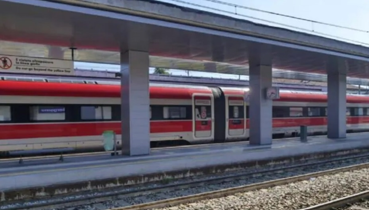 Guasto sulla linea tra Roma Termini e Tiburtina risolto, ma ritardi dei treni fino a 160 minuti