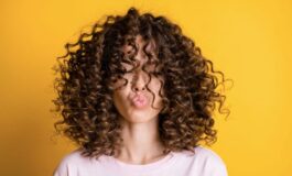 Capelli ricci: i consigli per prendersene cura nel modo giusto