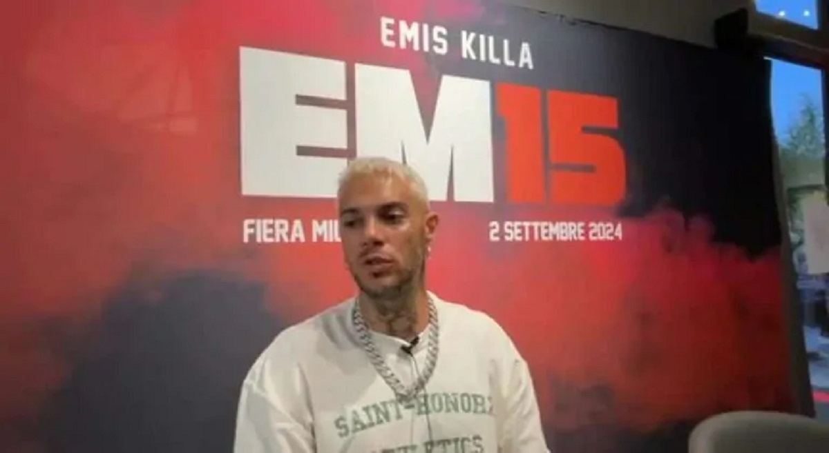 Ultras arrestati, perquisita la residenza di Emis Killa: scoperti coltelli, un manganello e 40mila euro
