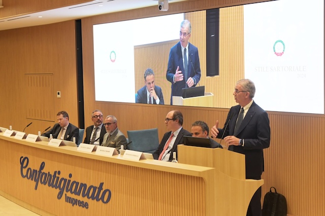 “L'Ue fermi il fast fashion”: l’alta sartoria italiana si ribella contro la moda usa e getta