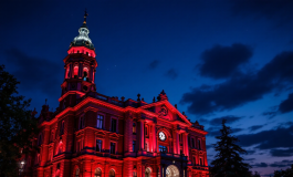 Palazzi di Lombardia illuminati di rosso per Aids