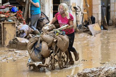 Alluvione in Spagna, i rischi sanitari. Esperti: "Attenzione a infezioni"