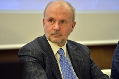 Medicina, Schillaci: "Investire su salute donna significa investire in societ&agrave; migliore"