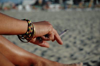 Fumo, 44% inizia prima 18 anni, Aiom: "Aumento 5 euro su pacchetto tutela salute"