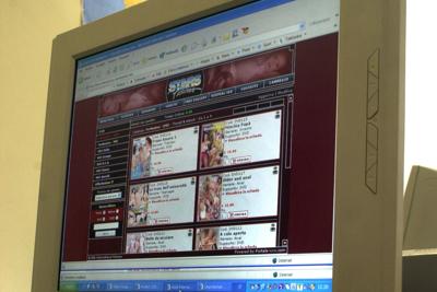 Sesso, met&agrave; giovani insoddisfatti, 30% ogni giorno su chat erotiche o siti porno