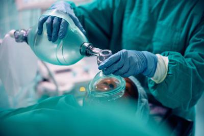 Sanità, l’anestesista Faria: "Rinoplastica sicura in anestesia totale"