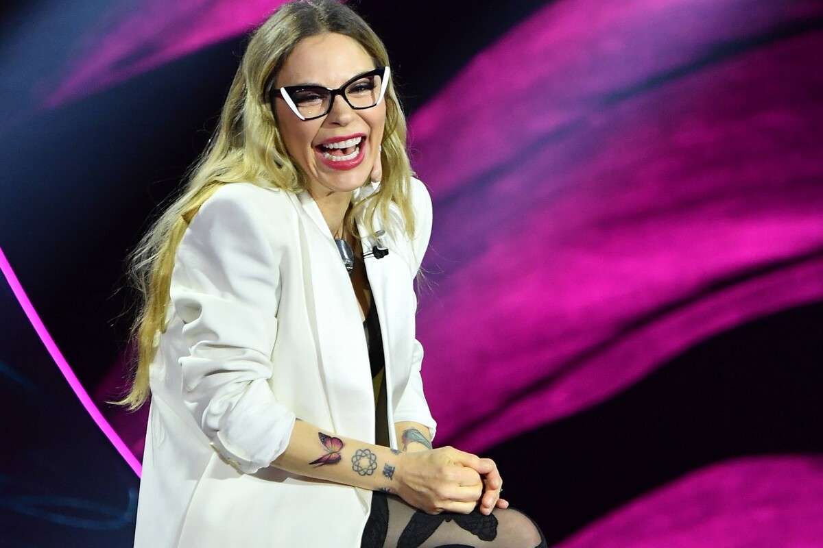 I segreti di Naike Rivelli: dalla cannabis alla querelle con la D'Urso