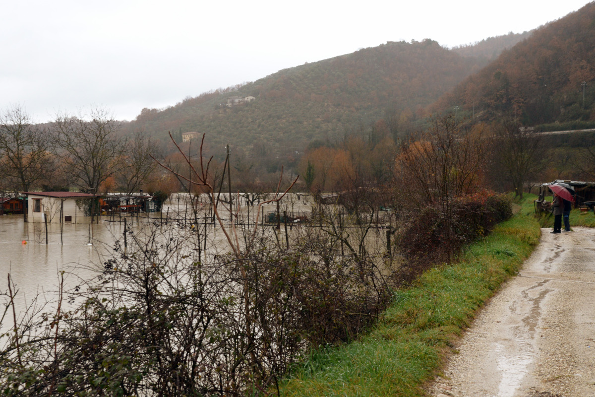 Alluvione Valencia, contestati i reali: i morti salgono a 217