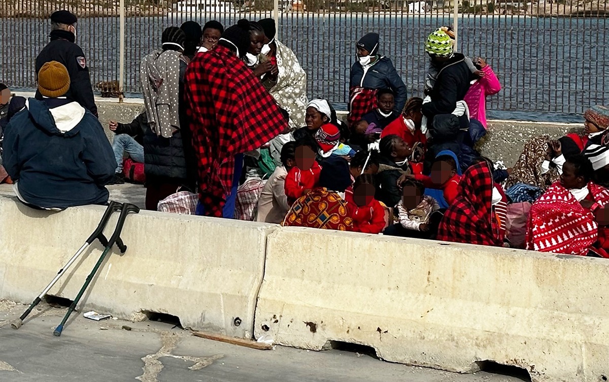 Migranti, giudice a Catania annulla trattenimento: "L'Egitto non è un Paese sicuro". Il Governo contesta la decisione