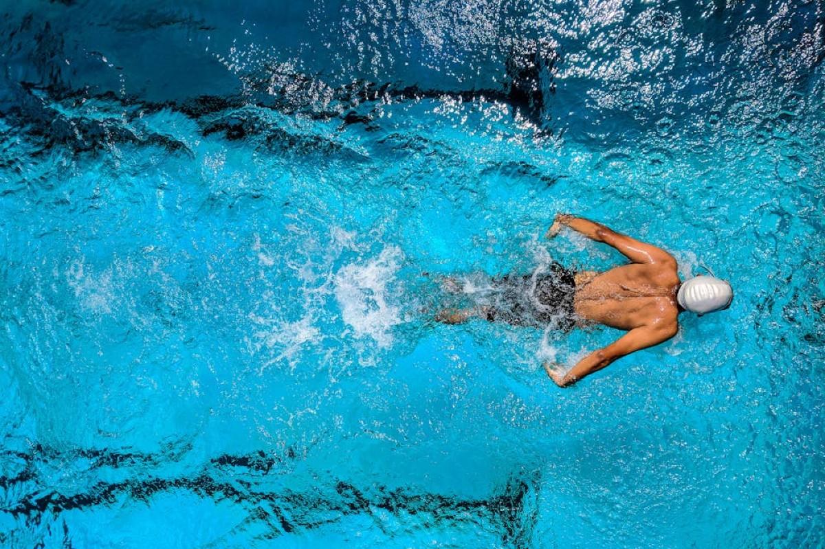 Perdere peso con il nuoto: come funziona