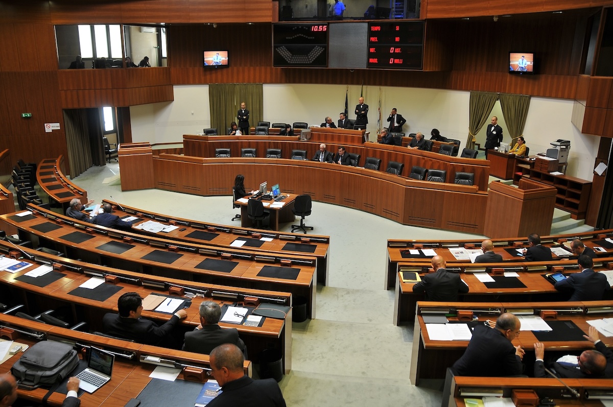 Regione Sardegna, 22,5 milioni di euro elargiti a festival e tornei di padel