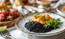 Immagine di caviale di sinistra servito in un piatto elegante