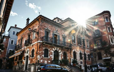 Immagine che rappresenta la democrazia diretta nel futuro