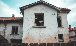 Esplosione in una villetta ad Aprilia con soccorritori