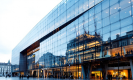 Tony Effe si esibisce al Palasport di Roma per Capodanno