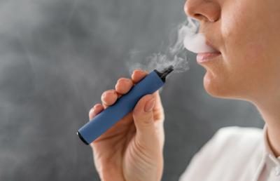 Fumo, esperti: "E-cig aiutano a smettere pi&ugrave; dei sostituti della nicotina"