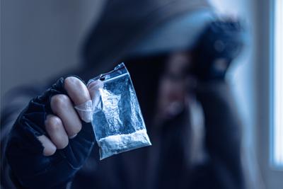 Droga: differenze nella struttura del cervello associate a uso precoce