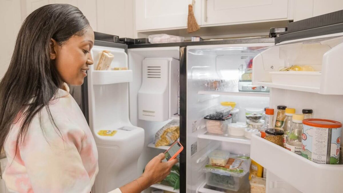 Rumori strani dal frigo? Ecco cosa significano e cosa fare