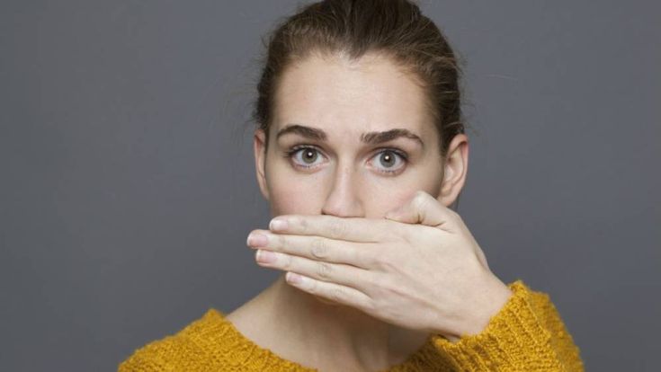 Gengive irritate: cause e rimedi naturali