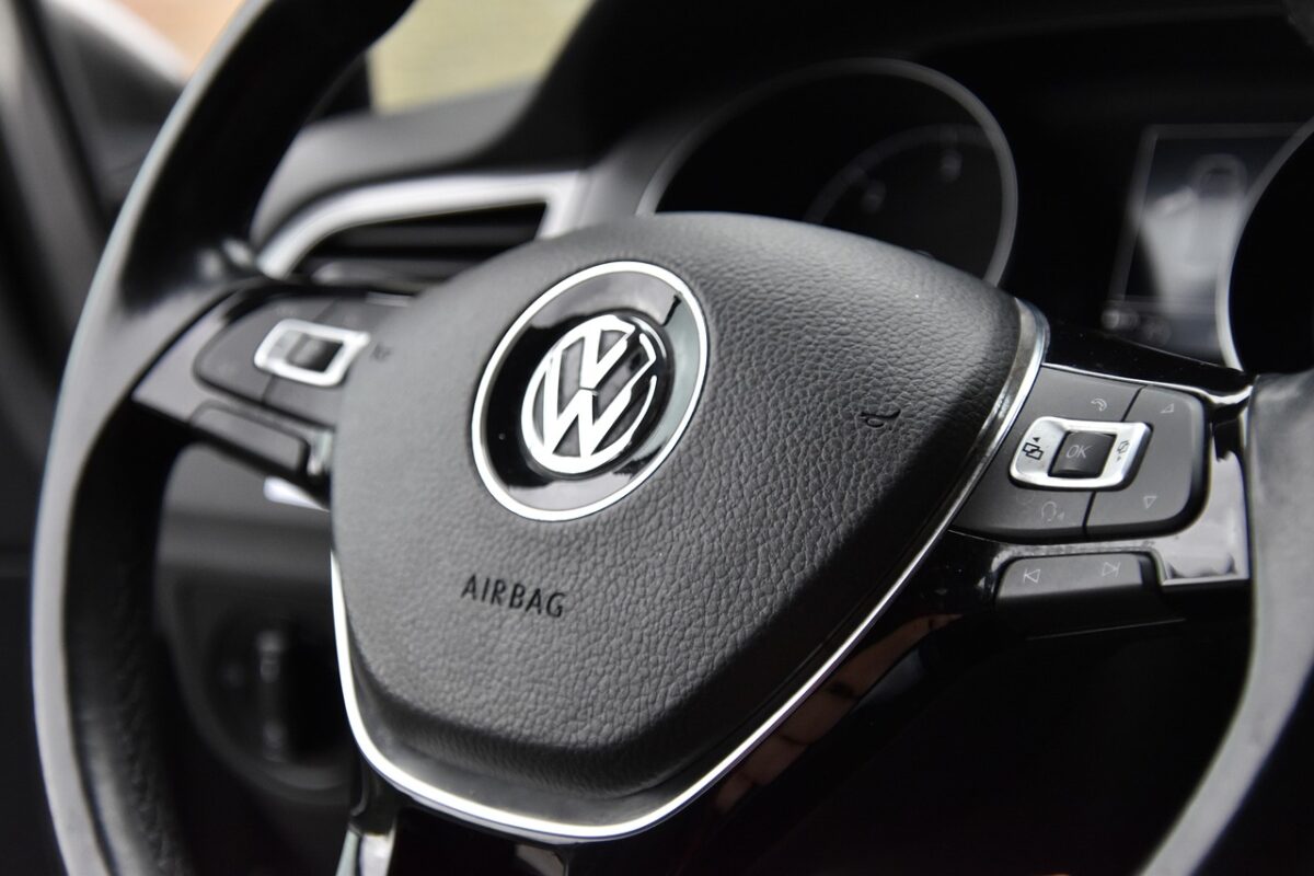 Volkswagen Golf R-Line Plus: l’eccellenza sportiva e tecnologica nella gamma compatta