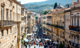 Alessandra Todde durante un evento politico in Sardegna