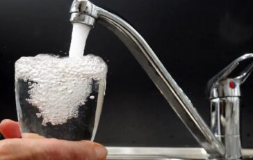 acqua frizzante aiuta a dimagrire