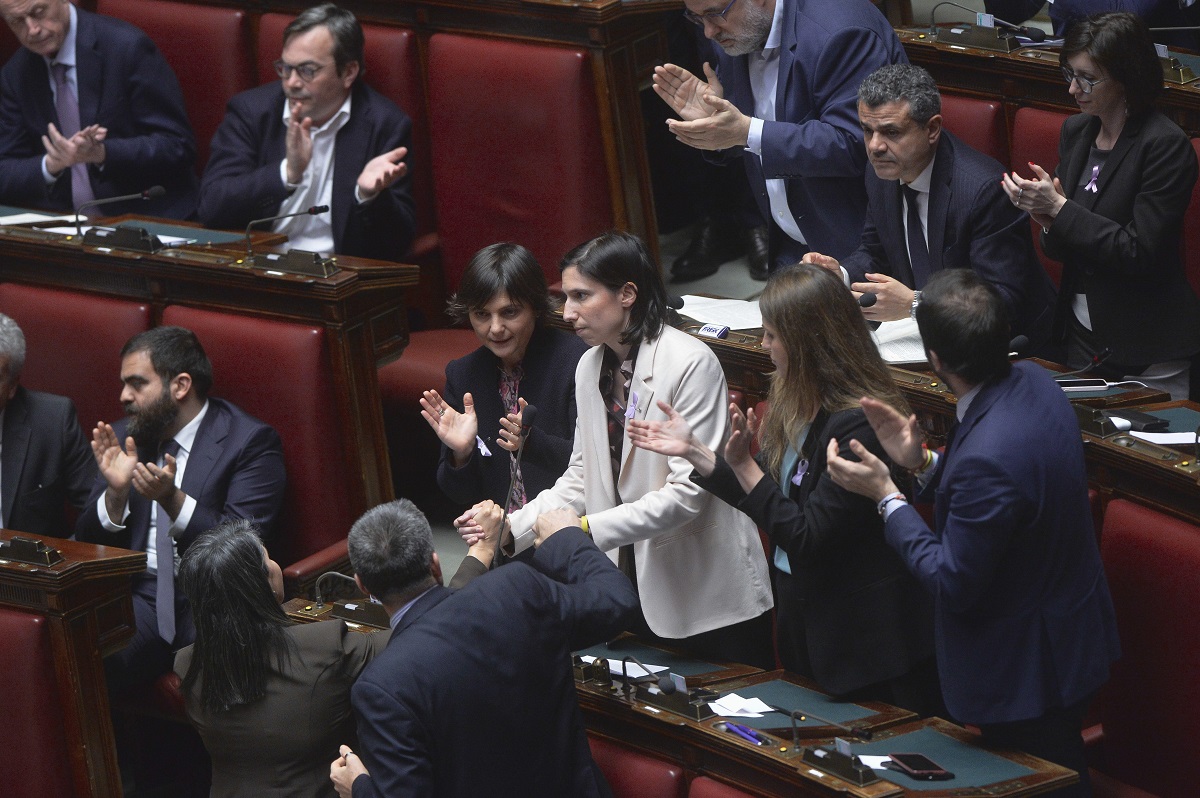 Caso Almasri, la richiesta di Schlein: "Giorgia Meloni venga a riferire in Aula"