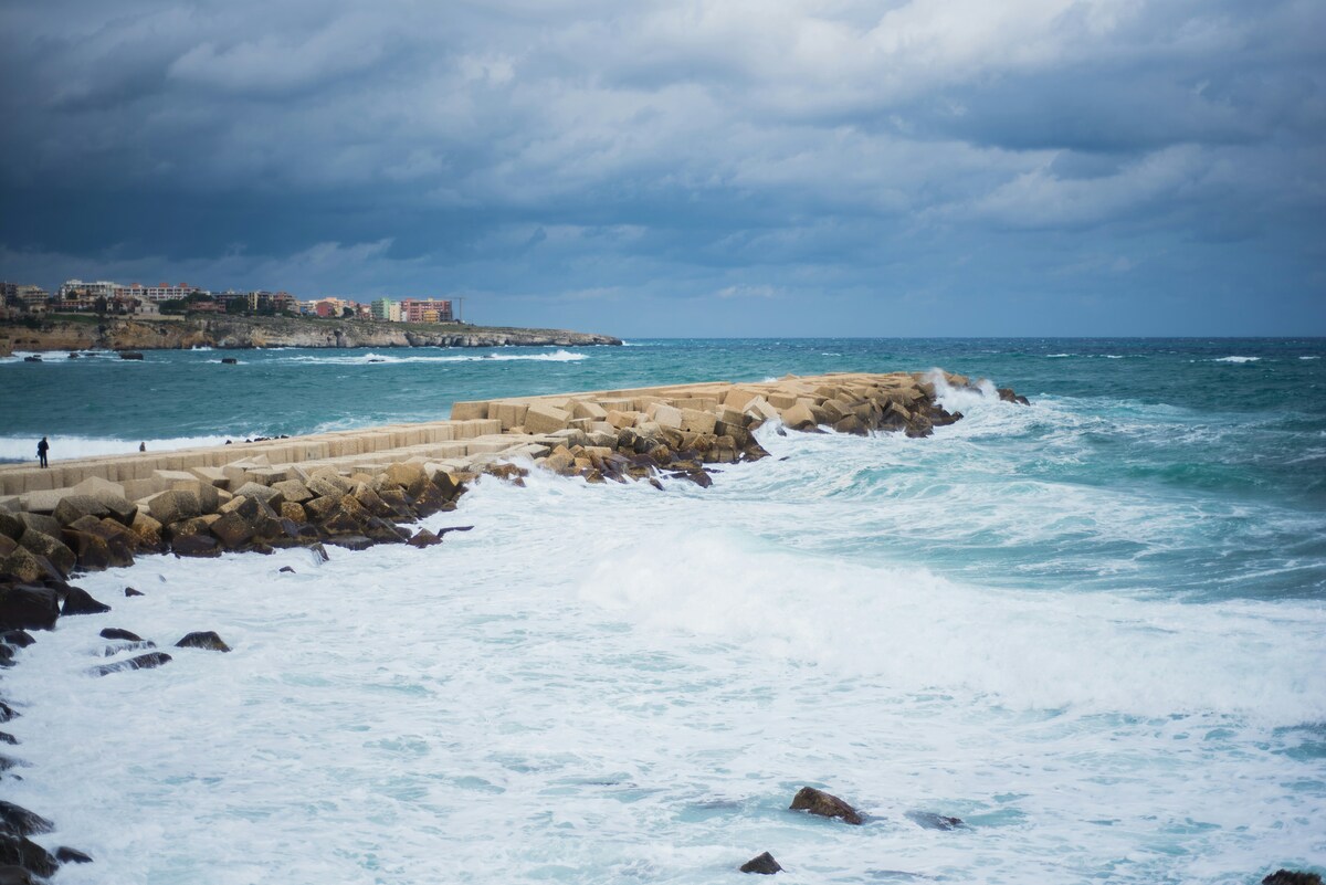 Maltempo, allerta meteo oggi 17 gennaio 2025: rossa su Calabria e Sicilia, arancione sulla Sardegna