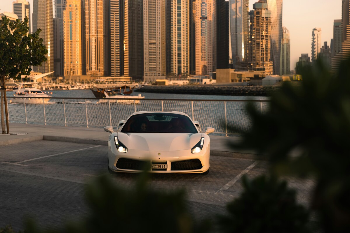 Emirati Arabi Uniti: una guida per la prima conoscenza del paese per i viaggiatori italiani