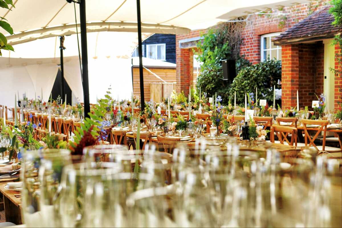 Noleggio attrezzature catering: come funziona, cosa offre, e perché potrebbe essere la scelta migliore