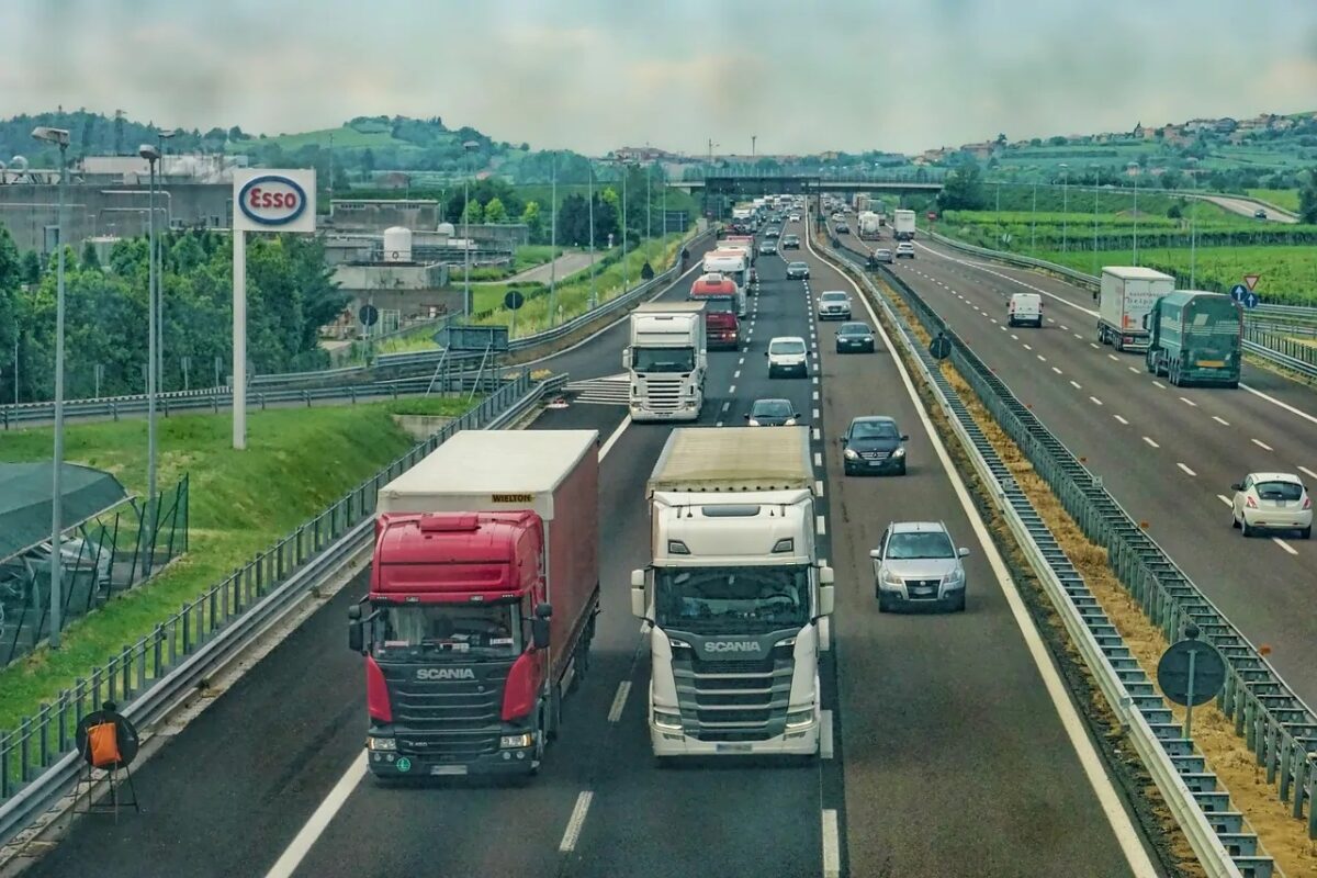 Maxi-tamponamento in A8 direzione Milano, 7 auto coinvolte