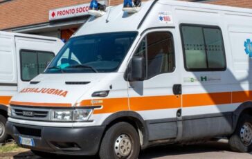 Bambini feriti nell'incidente del pulmino fuori strada