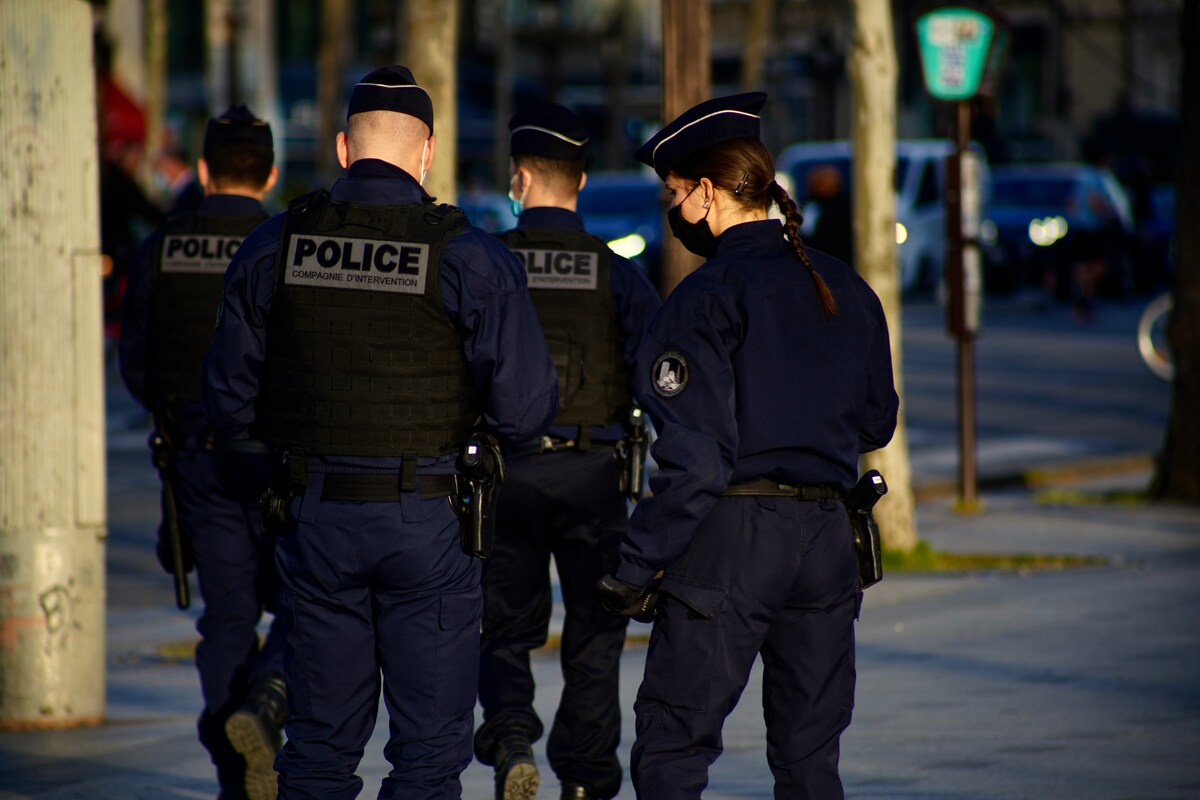 Orrore a Parigi: studentessa americana partorisce in hotel e getta il figlio dalla finestra