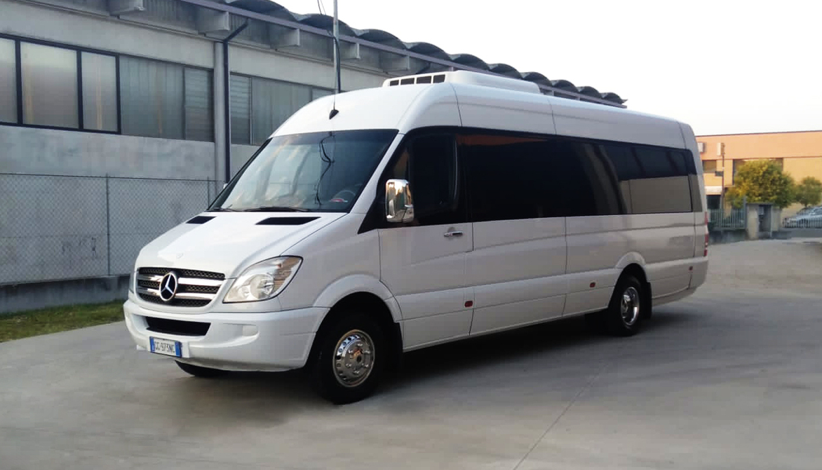 Piccoli viaggi e vantaggi con il Noleggio Minibus con conducente