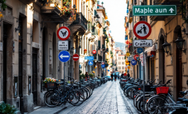 Ciclista investito da un'ambulanza a Napoli