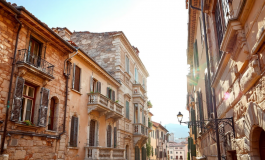 Miliziano libico durante la sua visita in Italia