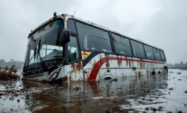 Autobus turistico nel fiume Po a Torino dopo l'incidente