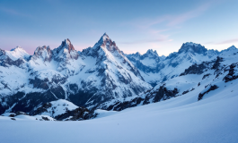 Immagine di una valanga che colpisce le montagne italiane