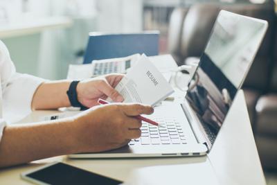 Il lavoro che c’è, dall'Ict al welfare i manager spiegano cosa 'sale' e cosa 'scende'
