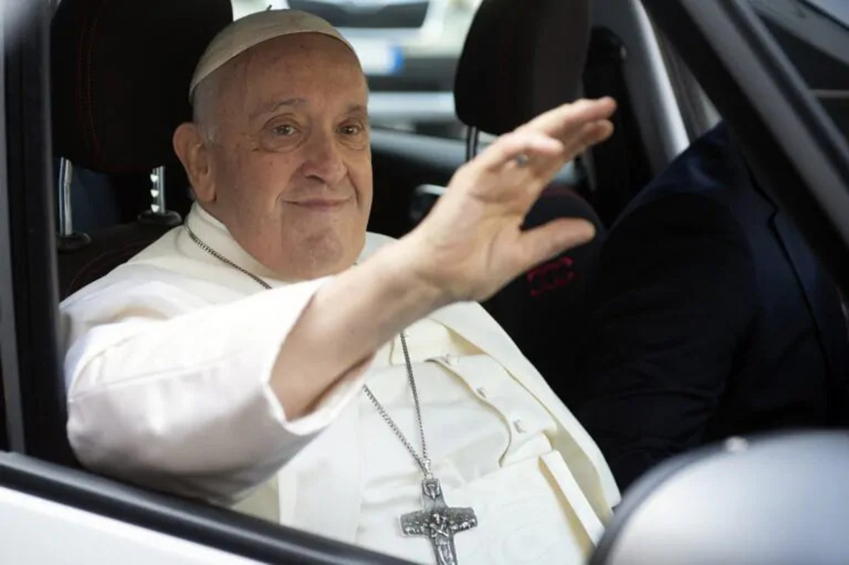 Papa Francesco, e le sue parole per l'Angelus: "Sperimento la tenerezza della cura"